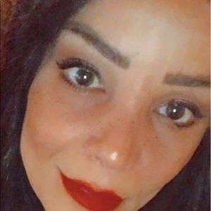 Meet your Posher, Afef